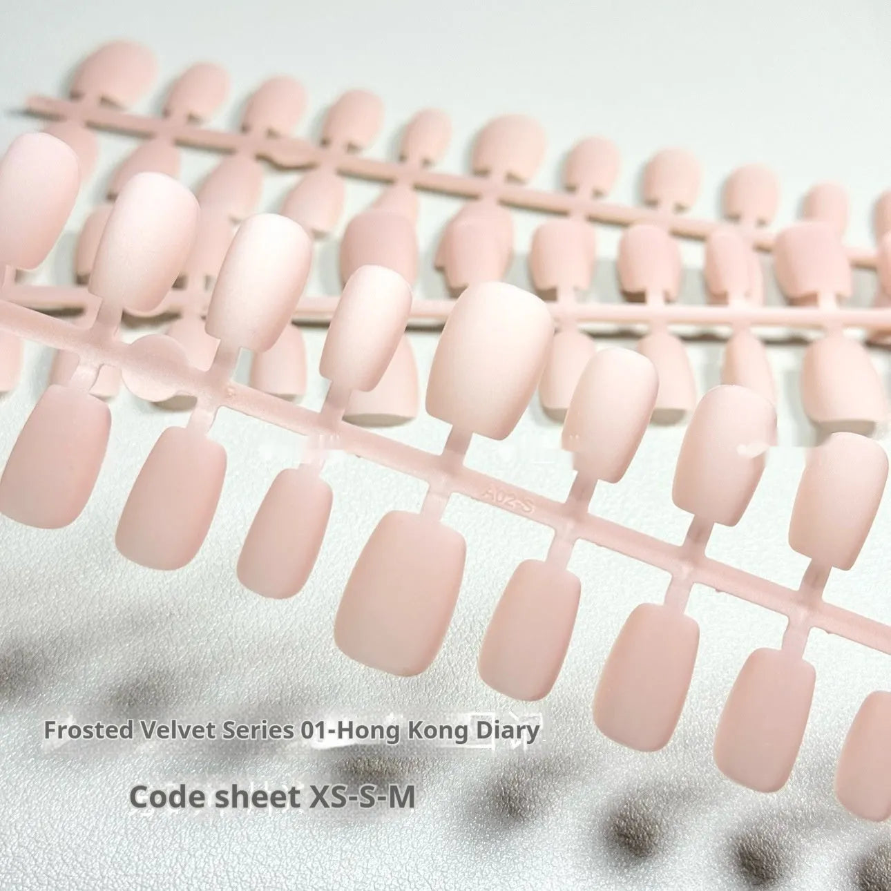 Set of frosted velvet Cat's Eye aurora effect artificial nails in short ladder sizes XS, S, and M.