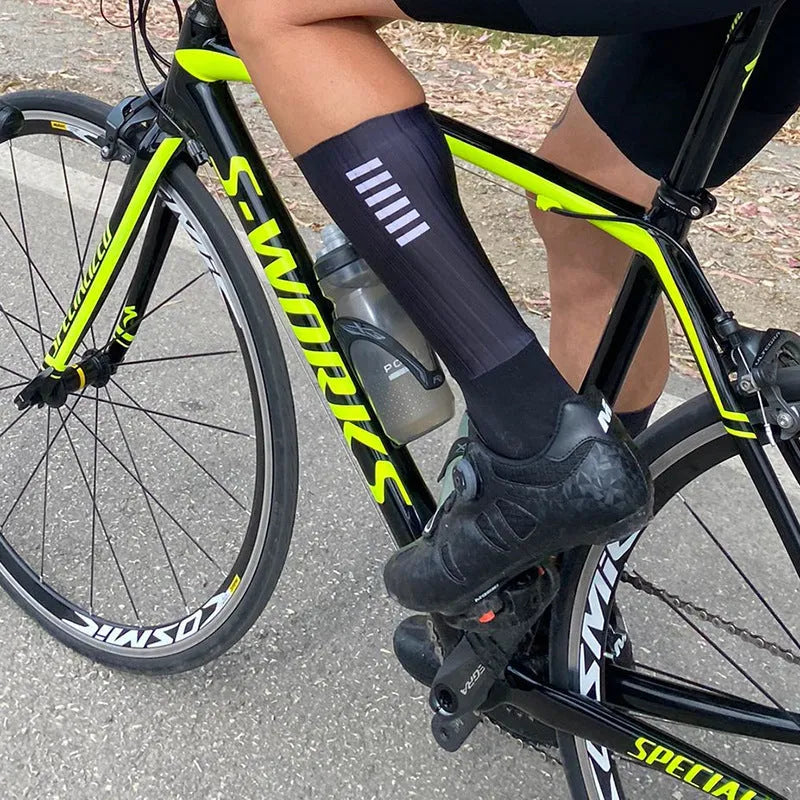 Breathable athletic socks for cycling and running in six colour options