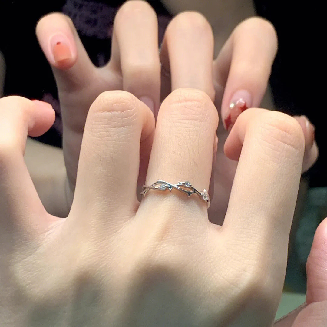 Inlaid zirconium thorns light luxury ring on index finger, rose gold copper, adjustable opening