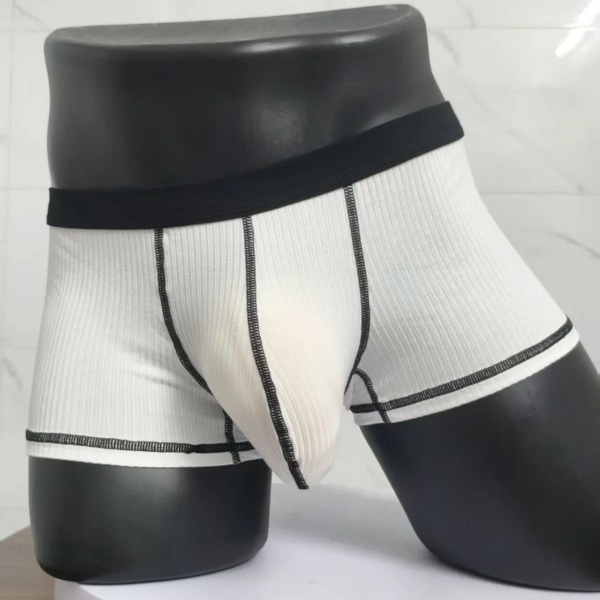 Men's breathable boxer shorts in solid colours with hip lifting and body shaping functions