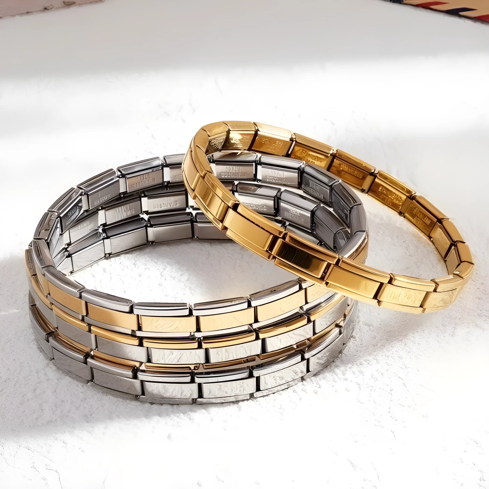 Stainless steel geometric unisex bracelet in steel colour with ring motif