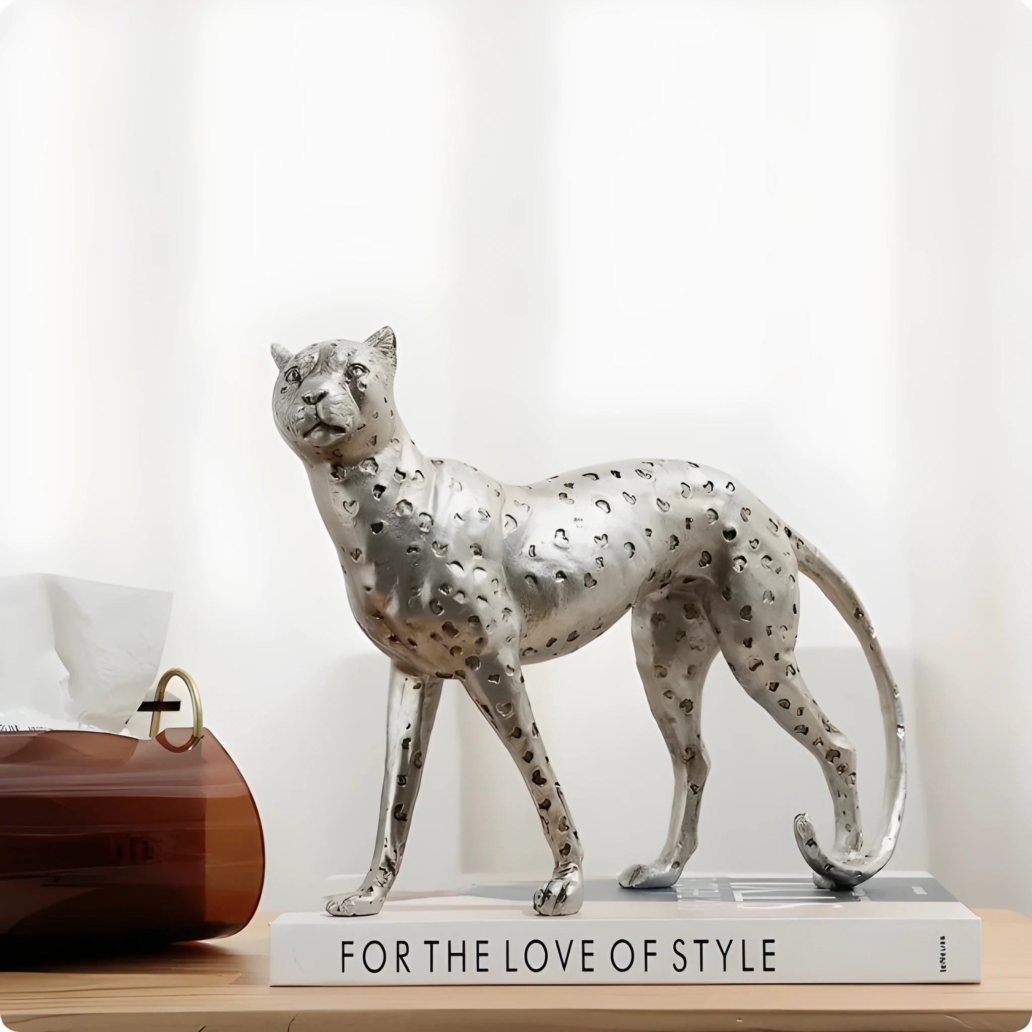 Leopard resin home ornament in American leopard colour with modern design