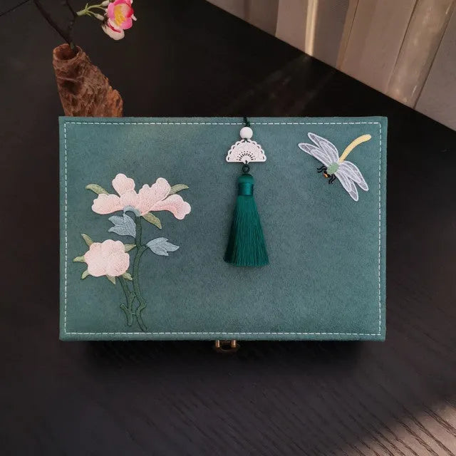 Wooden antique style jewellery box with flannel lining in dark green, 28cm by 19cm by 6.5cm