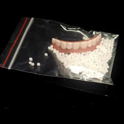 Silicone simulation dentures for dental training in colour-coded packaging