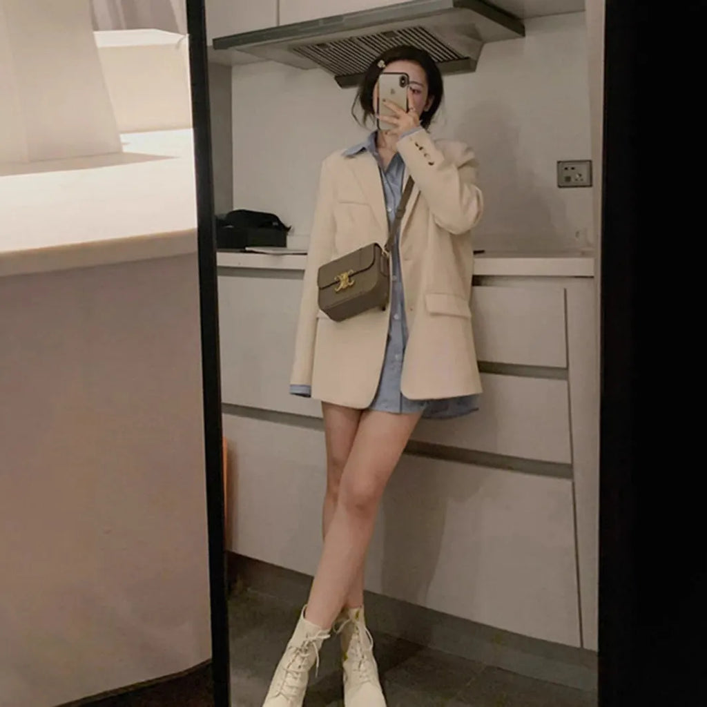 Korean style solid colour suit jacket with regular long sleeves and pocket detailing