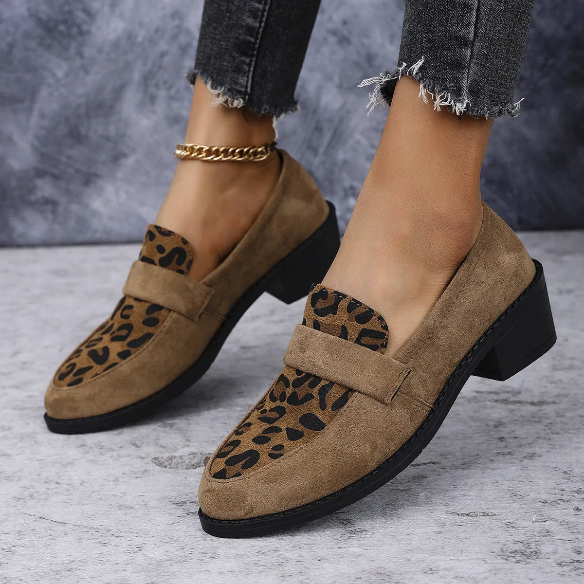 Leopard print slip-on suede shoes with a chunky heel and pointed toe in pink colour