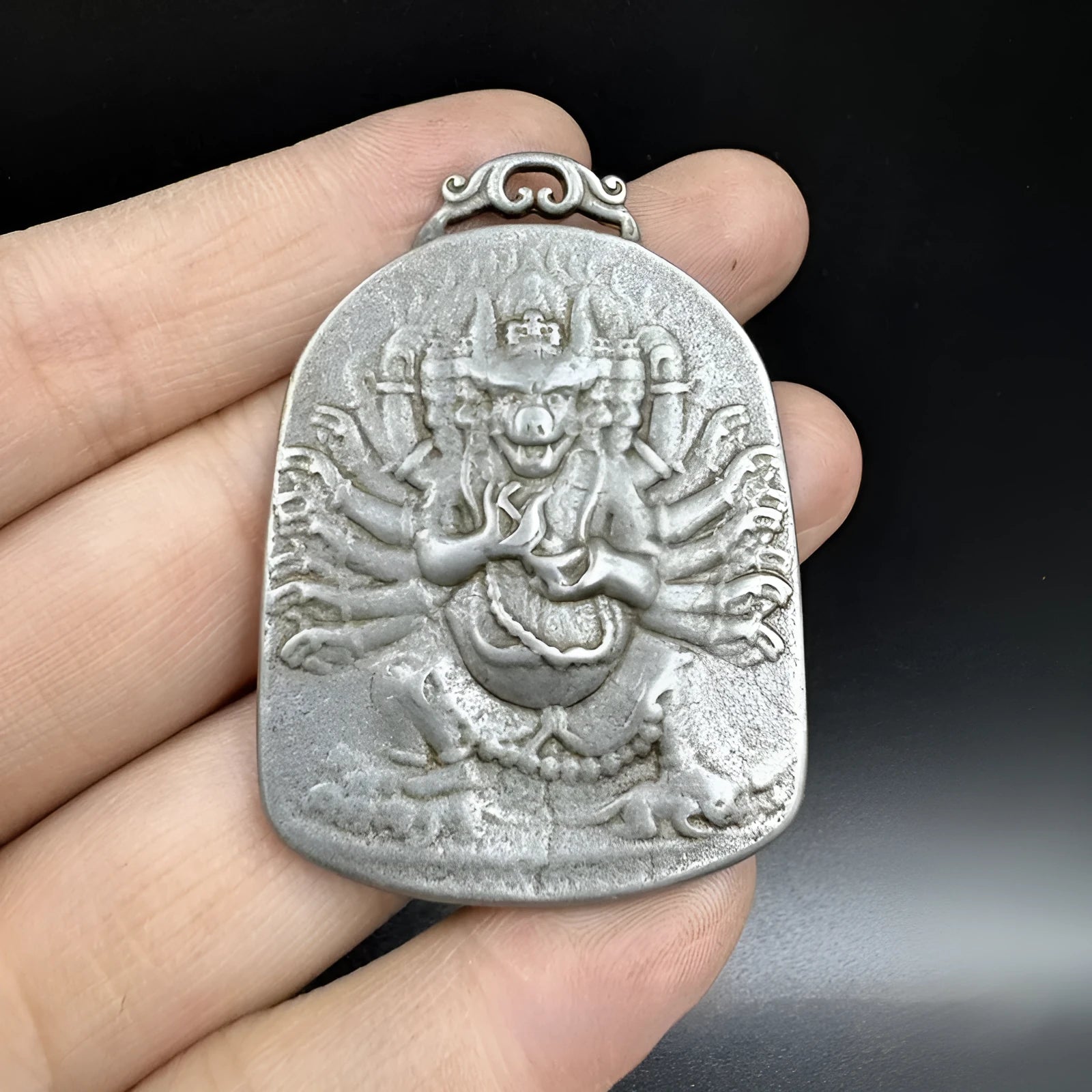 Antique iron hanging pendant ornament with Chinese geometric design for traditional decoration