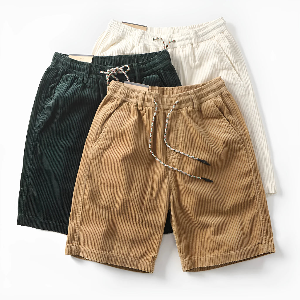 Men's retro-style cargo shorts in straight-leg fit with polyester fabric