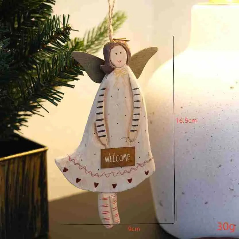 Hand-made carved and painted wooden door pendant with American country style design.