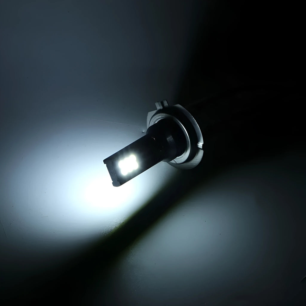 H7 socket 110W LED car fog light with 12 SMD LEDs and white aluminium housing.