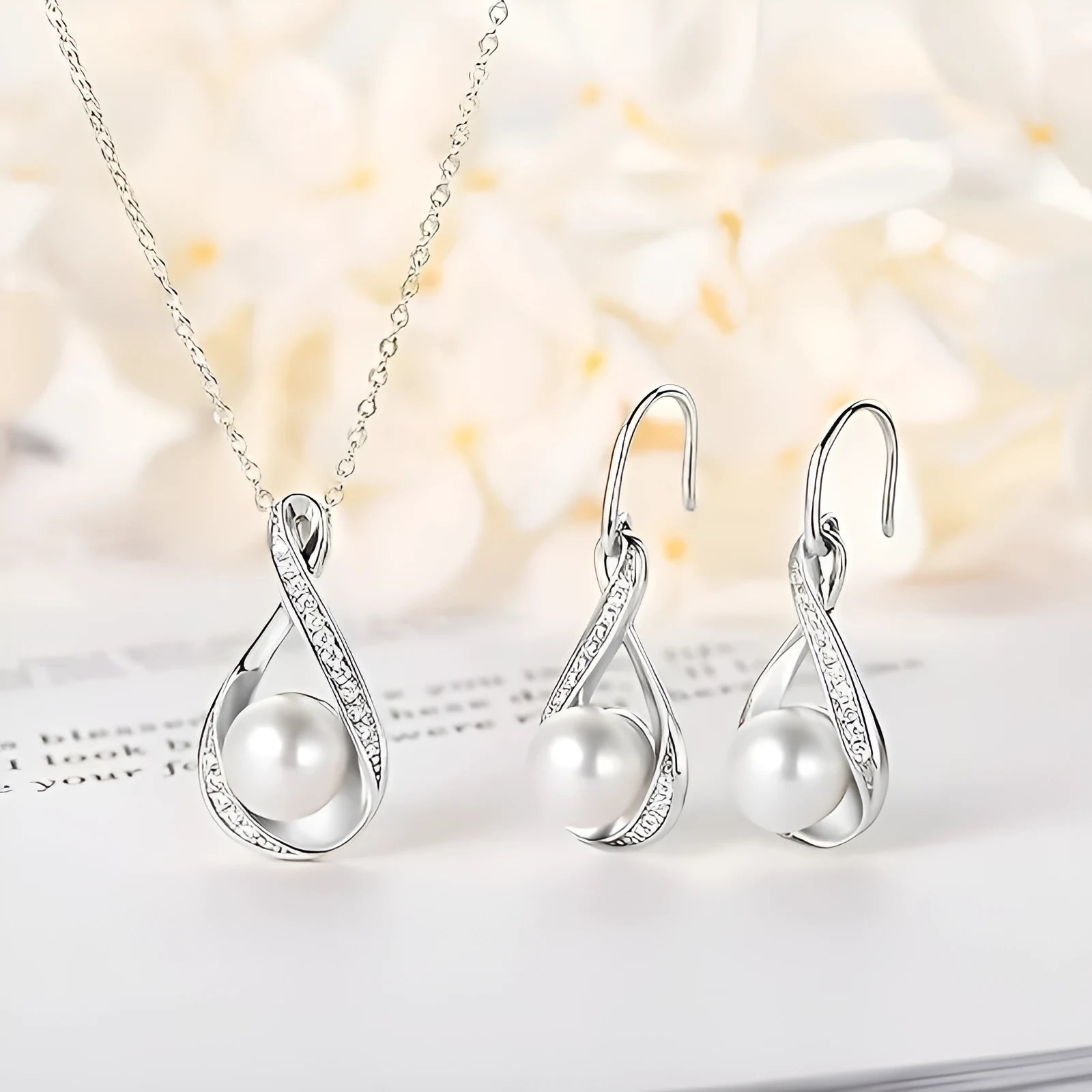 Alloy simulated pearl clavicle chain with diamond inlaid heart pendant, gold finish, on a white background