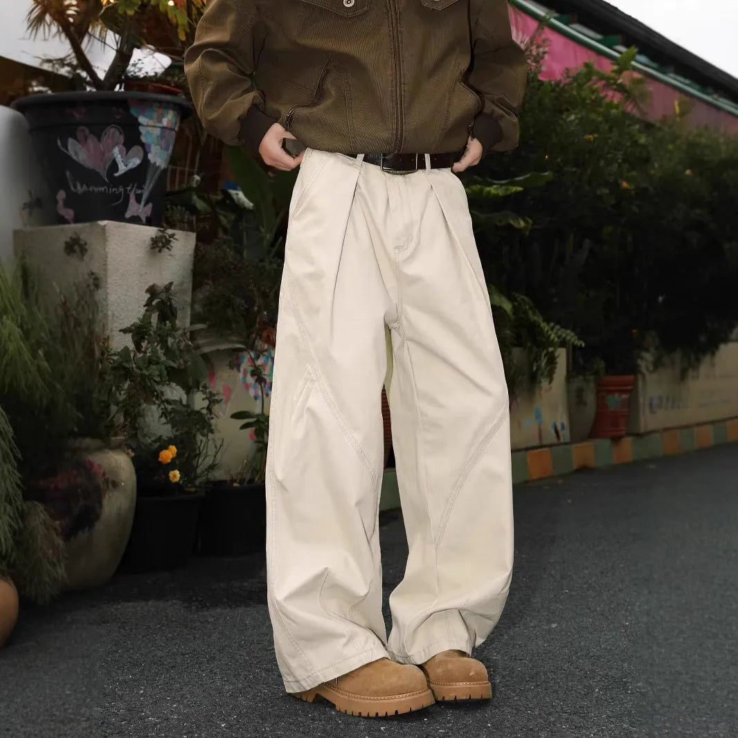 Men's pleated straight leg trousers in striped pattern with elastic waistband and loose fit