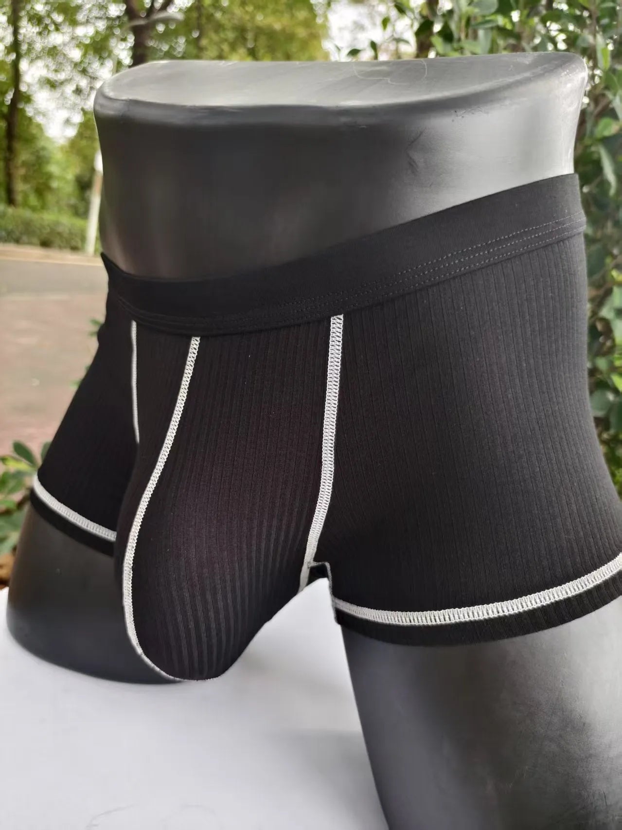 Men's breathable boxer shorts in solid colours with hip lifting and body shaping functions