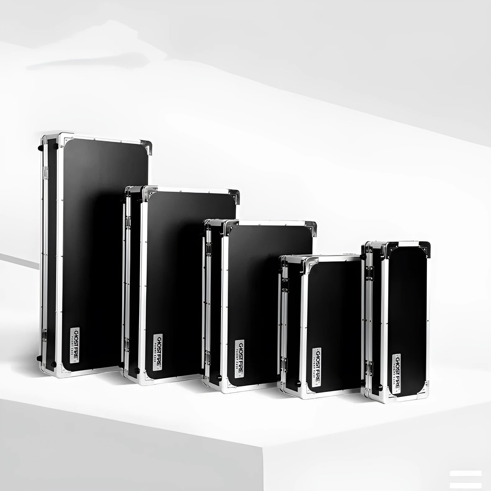 Black aluminium flight case for single guitar effect pedal with removable lid and reinforced corners