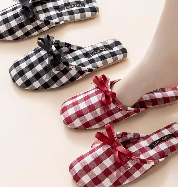 Sweet Ins style ribbon bow cotton cloth flat heel non-slip slippers in black and white