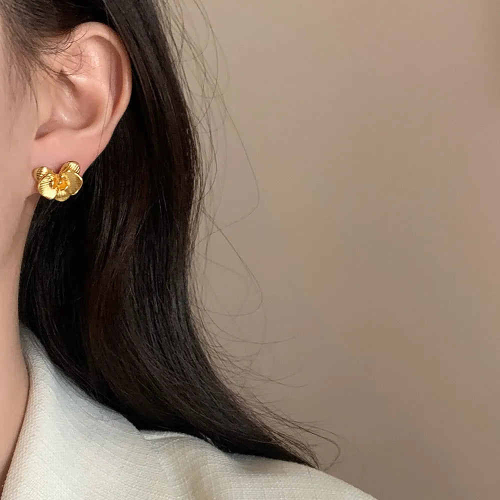 Retro flower earrings for women in gold or silver electroplated finish with petal design