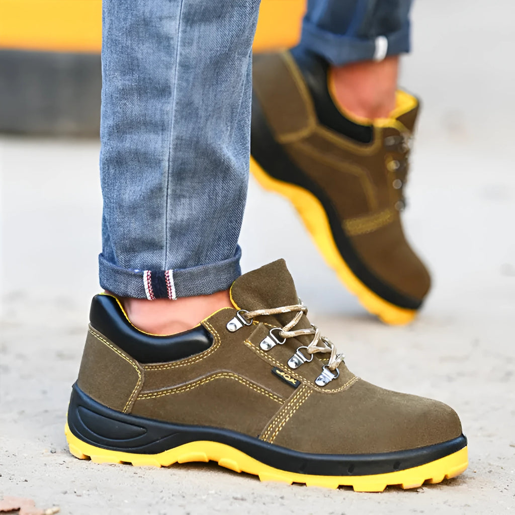 Bronze cow suede safety shoes with steel toe cap and non-slip sole pattern