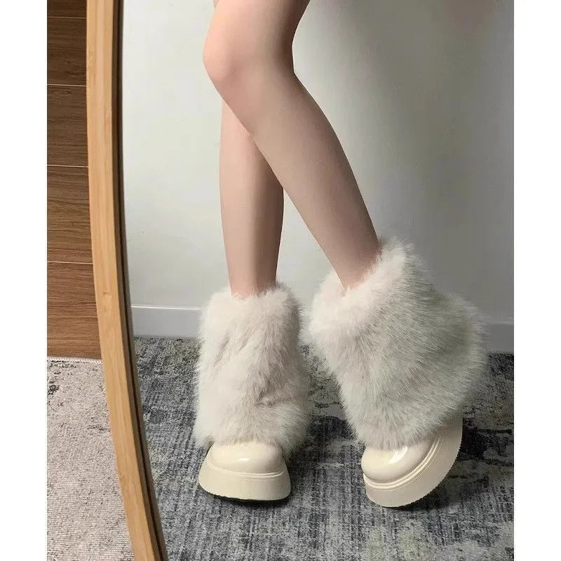 Women's low-top snow boots with artificial plush upper and waterproof platform sole