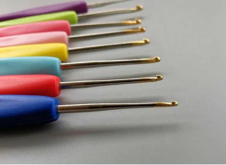 Complete set of 16 crochet hooks with soft and hard handles in a PU storage bag