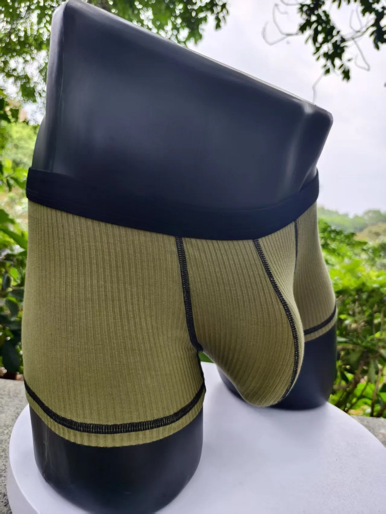Men's breathable boxer shorts in solid colours with hip lifting and body shaping functions