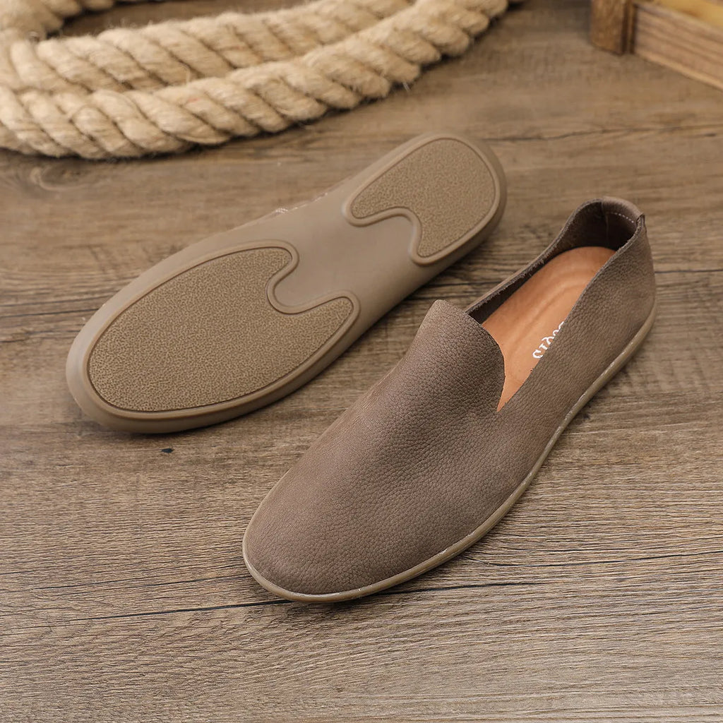 Handmade men's low-top shoes in khaki cowhide with a flat wedge heel and rubber sole.