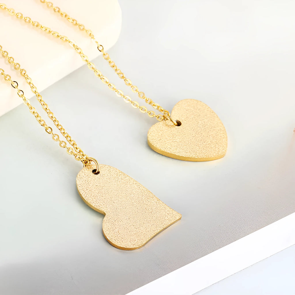 Geometric heart-shaped titanium steel pendant necklace in colour KN25736-Z.
