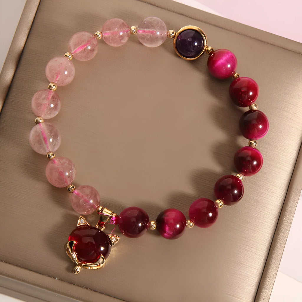 Natural strawberry crystal women's bracelet with elastic closure on wrist
