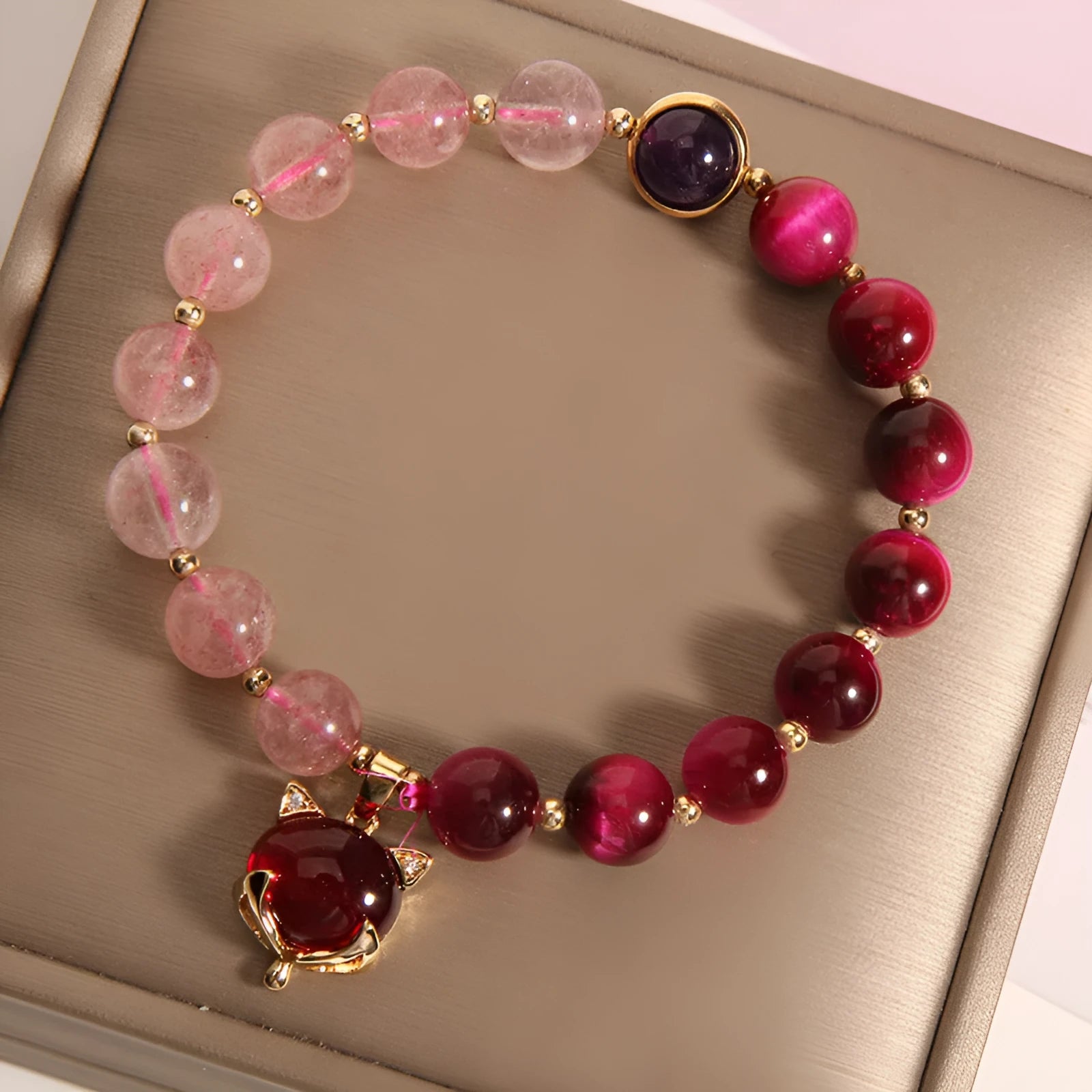 Natural strawberry crystal women's bracelet with elastic closure on wrist