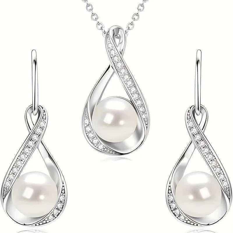 Alloy simulated pearl clavicle chain with diamond inlaid heart pendant, gold finish, on a white background