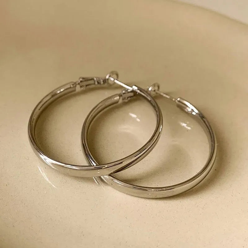 Copper circle earrings with 40mm diameter in gold or silver electroplated finish