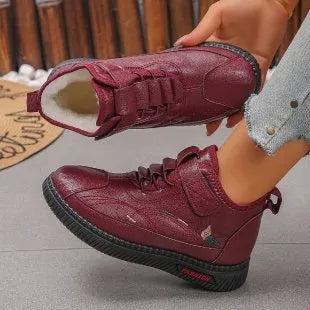 Women's velvet cotton shoes with non-slip rubber sole in black and red colours
