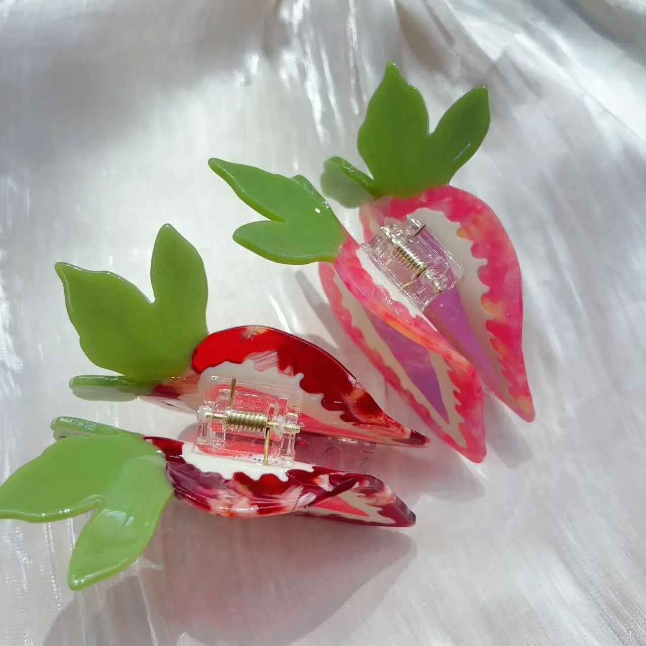 Manual craft strawberry shape hairpin in red or pink colour, pastoral style girls' hair accessory.