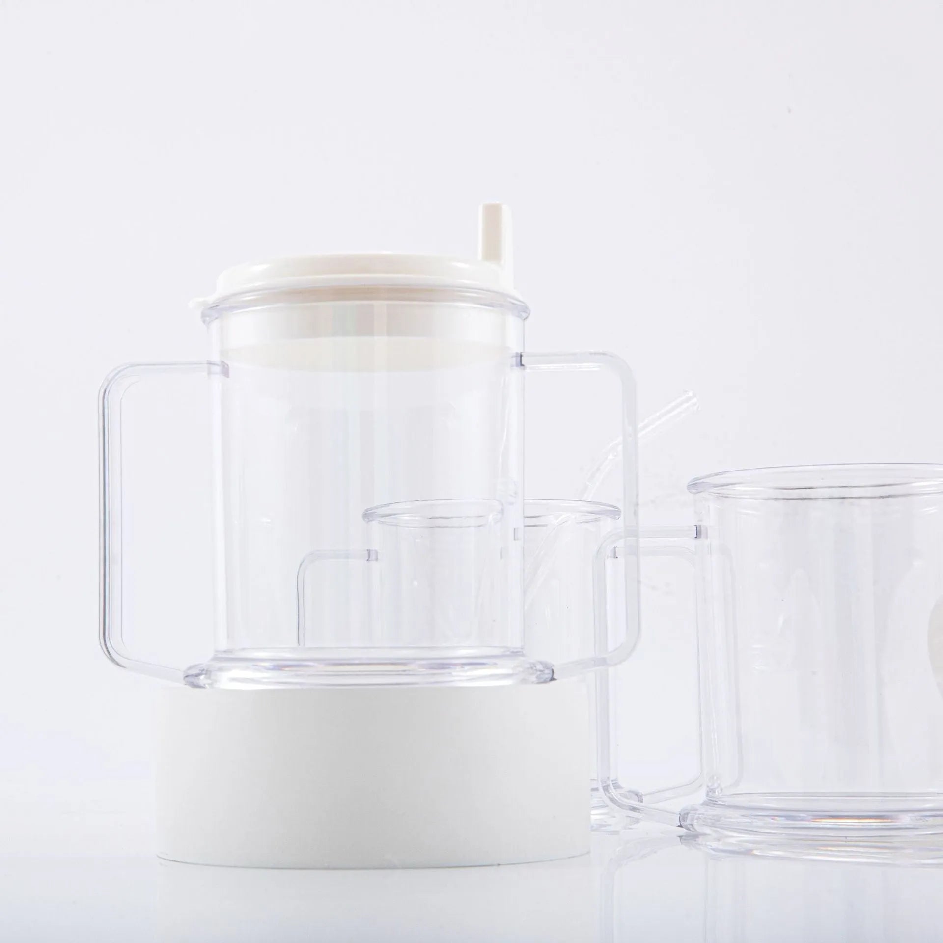 Transparent plastic spill-proof drinking cup with 301-400ml capacity.