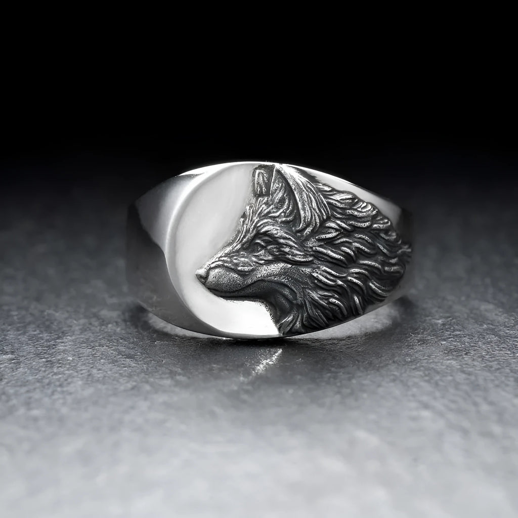 Men's geometric wolf head ring in silver alloy with European retro styling, showing detailed animal design