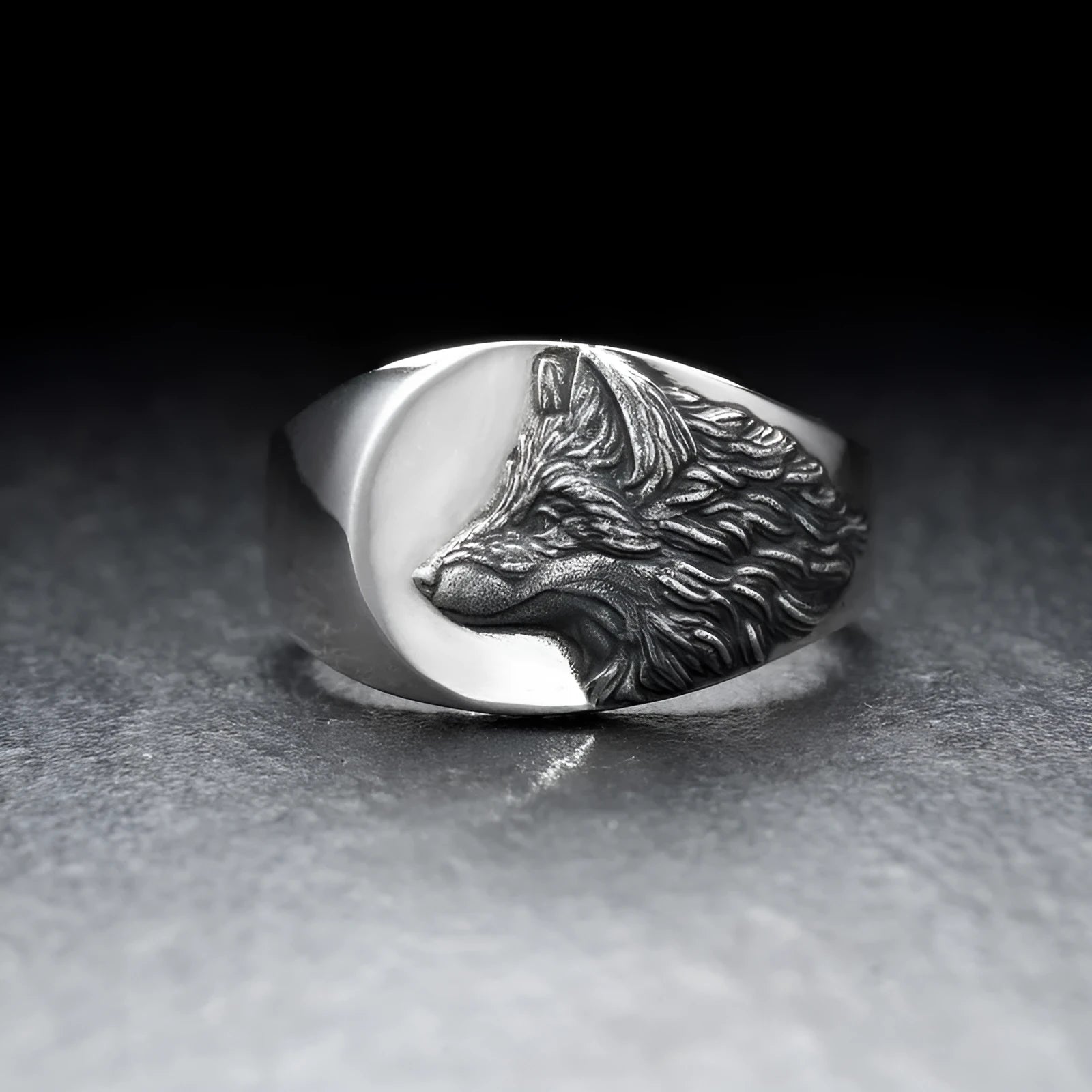 Men's geometric wolf head ring in silver alloy with European retro styling, showing detailed animal design