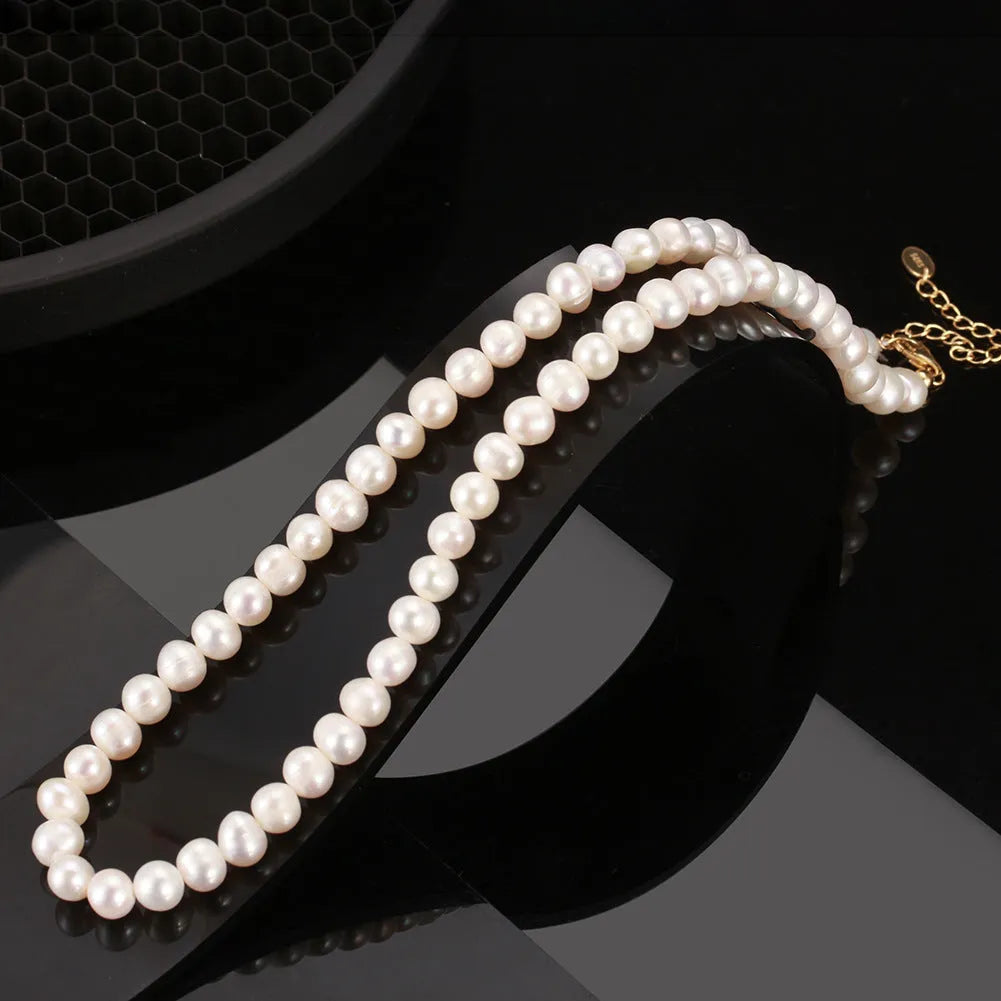 Women's adjustable freshwater pearl necklace in sterling silver with natural pearls