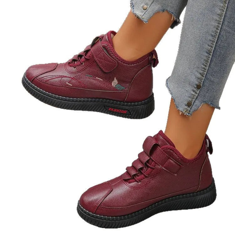 Women's velvet cotton shoes with non-slip rubber sole in black and red colours