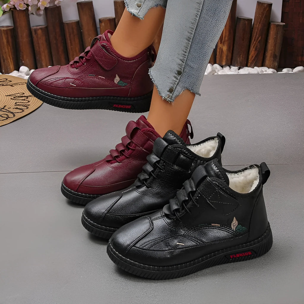 Women's velvet cotton shoes with non-slip rubber sole in black and red colours