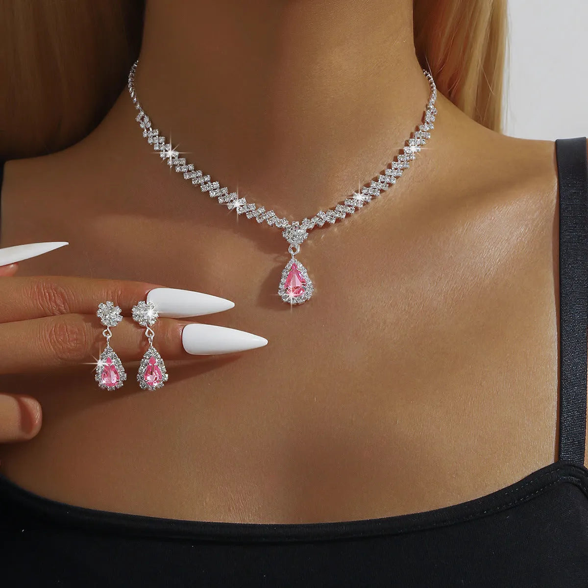 Claw chain rhinestone jewellery set with water drop design in blue, red, green, pink or white colours