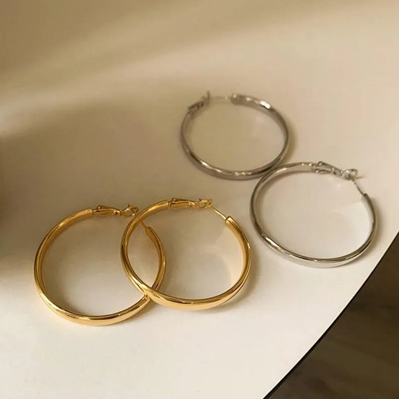 Copper circle earrings with 40mm diameter in gold or silver electroplated finish