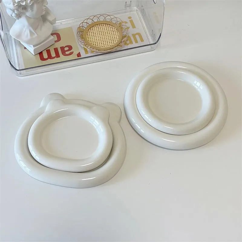 White porcelain plate with bear or round doodle design in 15cm or 20cm size, ins style.