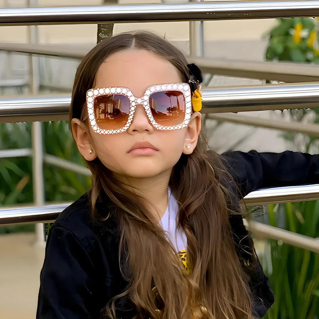 Personality trend sunglasses with plastic box case in multiple colour combinations including black frame grey lens