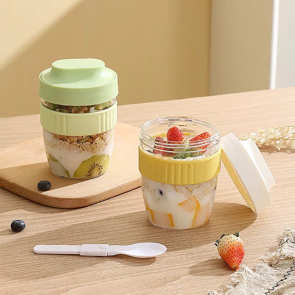 Green microwave-safe plastic salad cup with white resealable lid and integrated spoon, shown with capacity options.