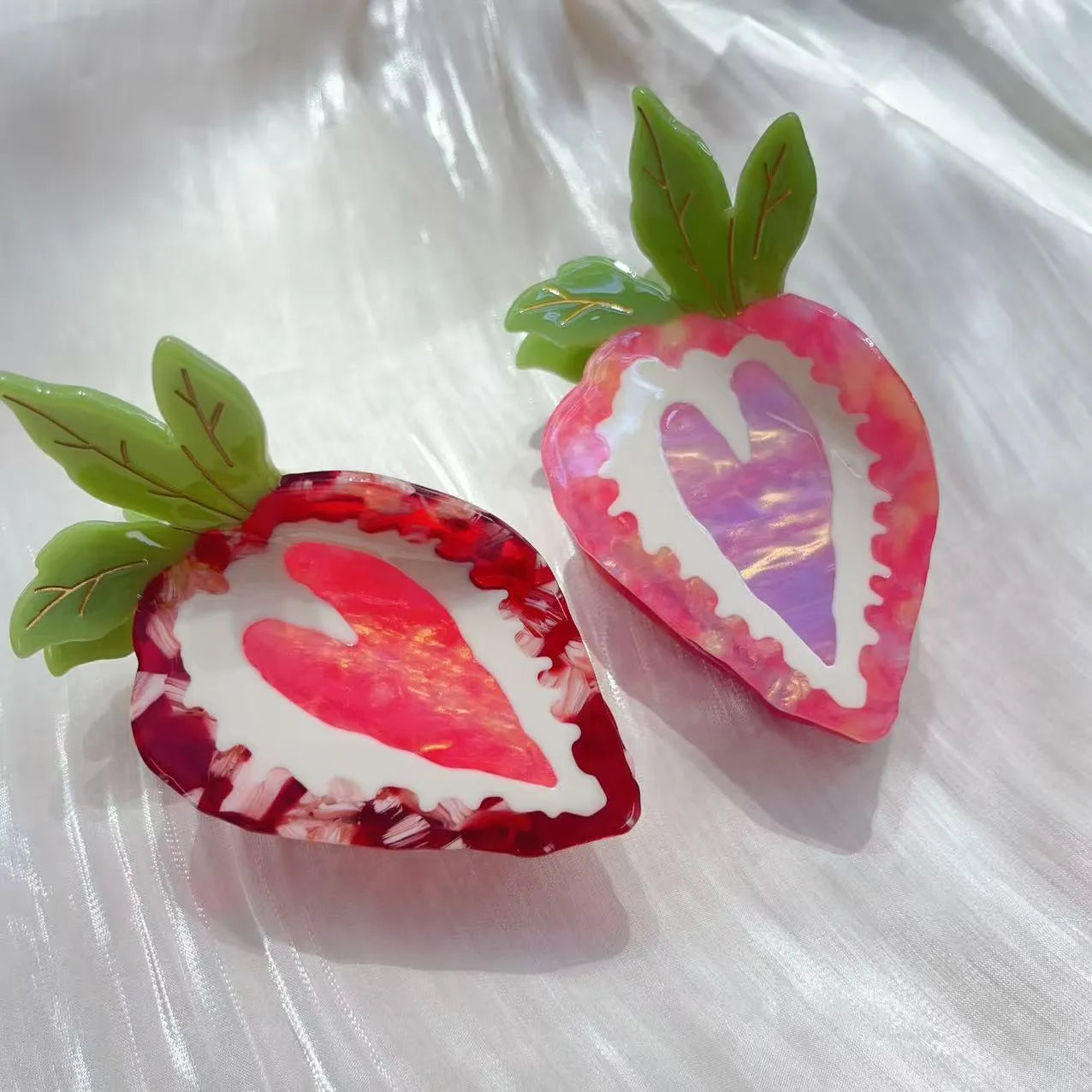 Manual craft strawberry shape hairpin in red or pink colour, pastoral style girls' hair accessory.