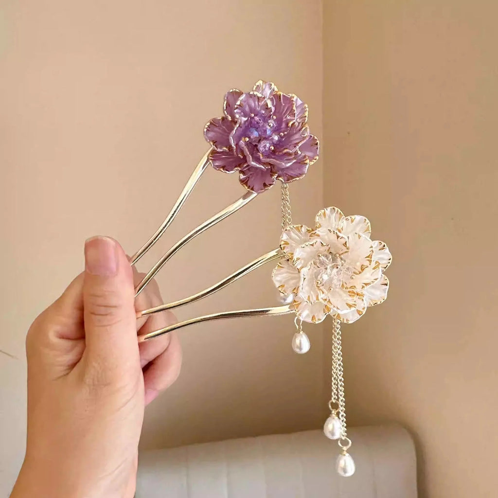 Close-up of a retro U-shaped alloy hairpin with a purple peony flower and tassel design.