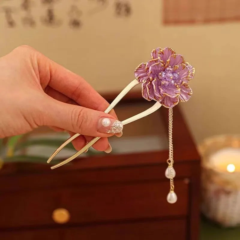 Close-up of a retro U-shaped alloy hairpin with a purple peony flower and tassel design.