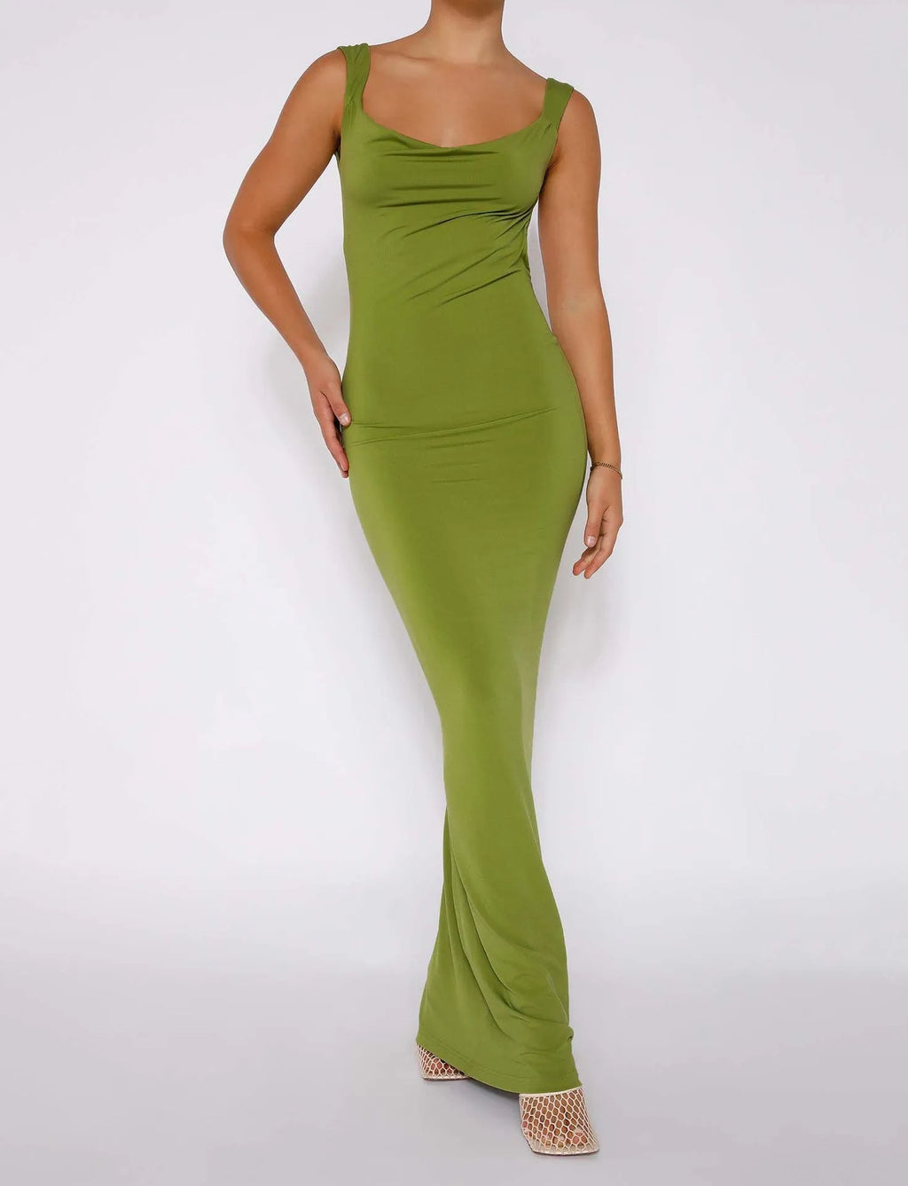 Backless women's dress with spaghetti straps in milk silk fabric, slim fit hip design, available in Champagne and yellow green colours