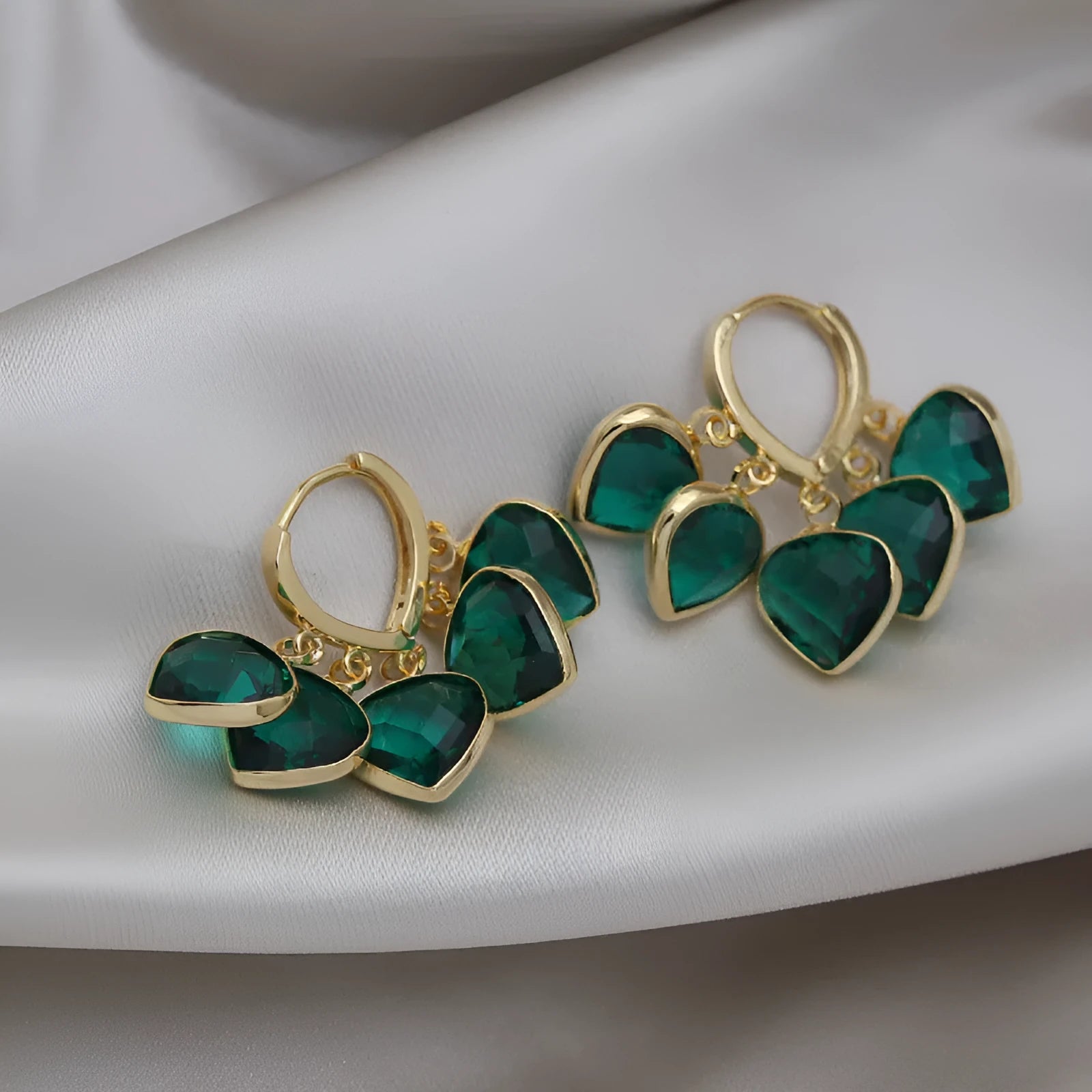 Korean style green heart glass ear clip earrings with dancing pendant design