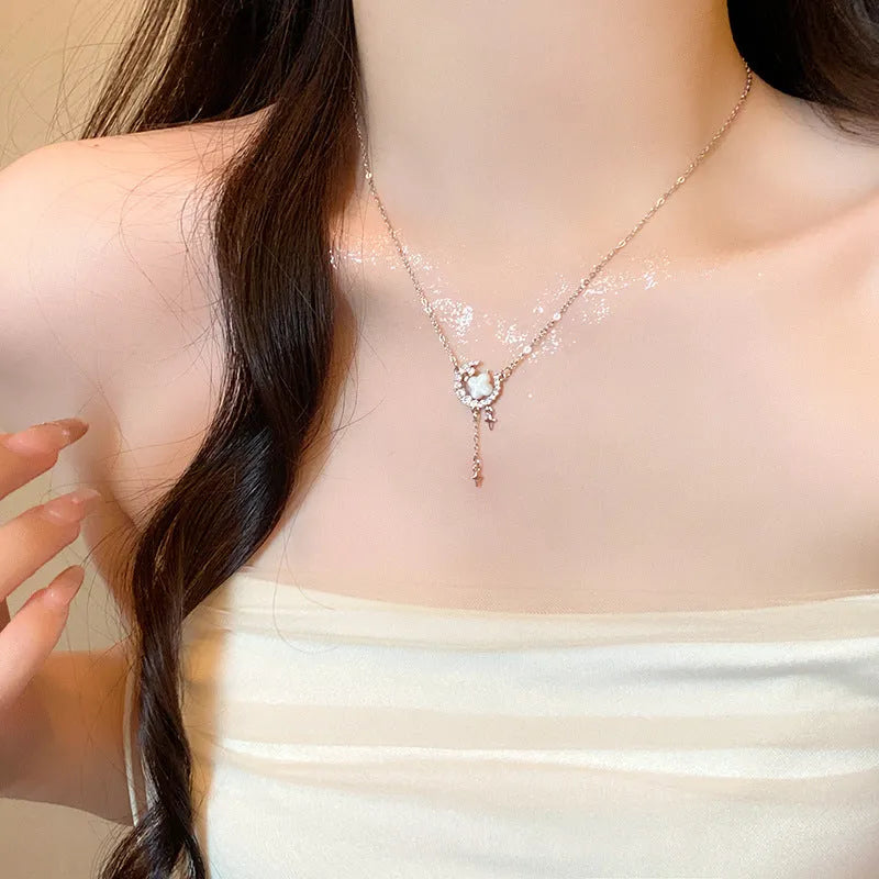 Women's star moon sparking zirconium necklace on copper clavicle chain in gold or silver colour