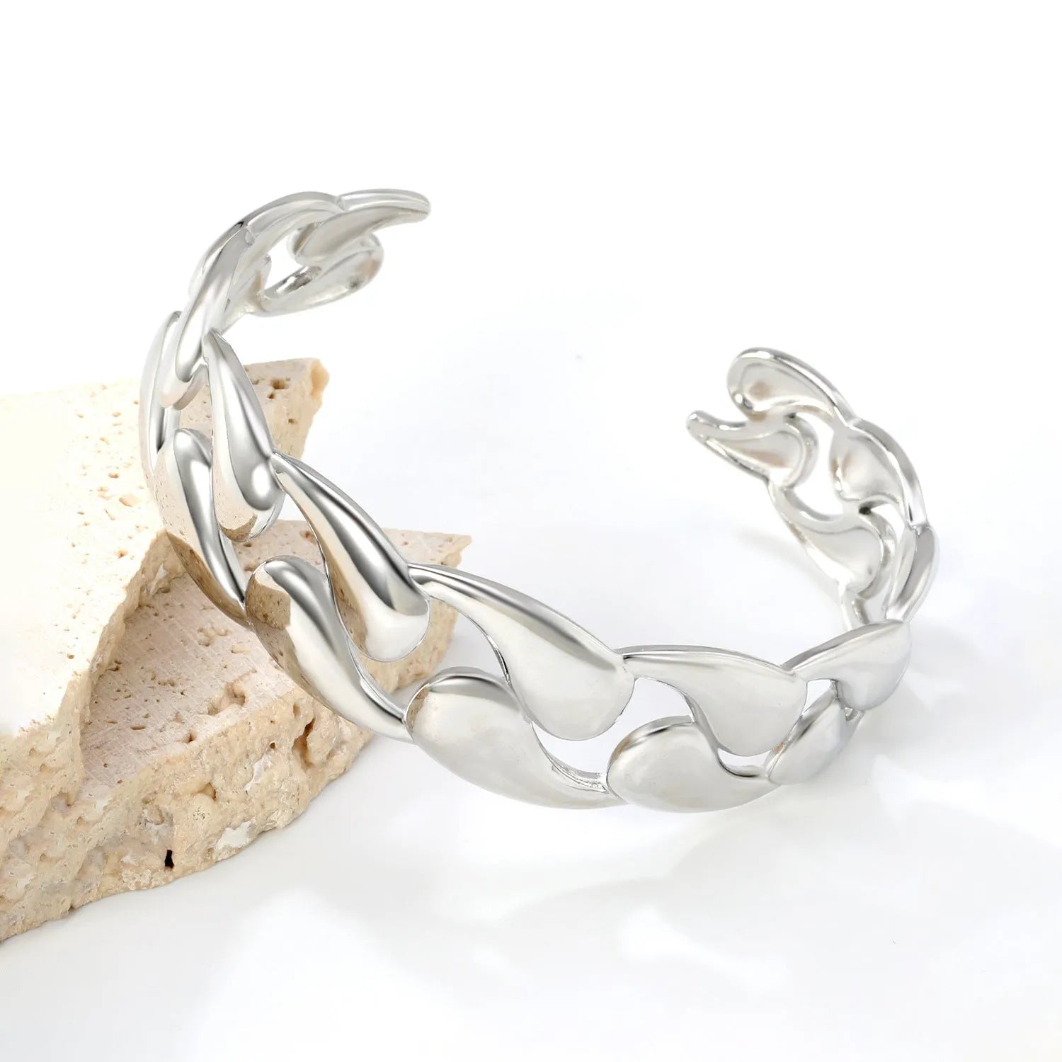 Stainless steel European trend bracelet in three colour variations for women and men